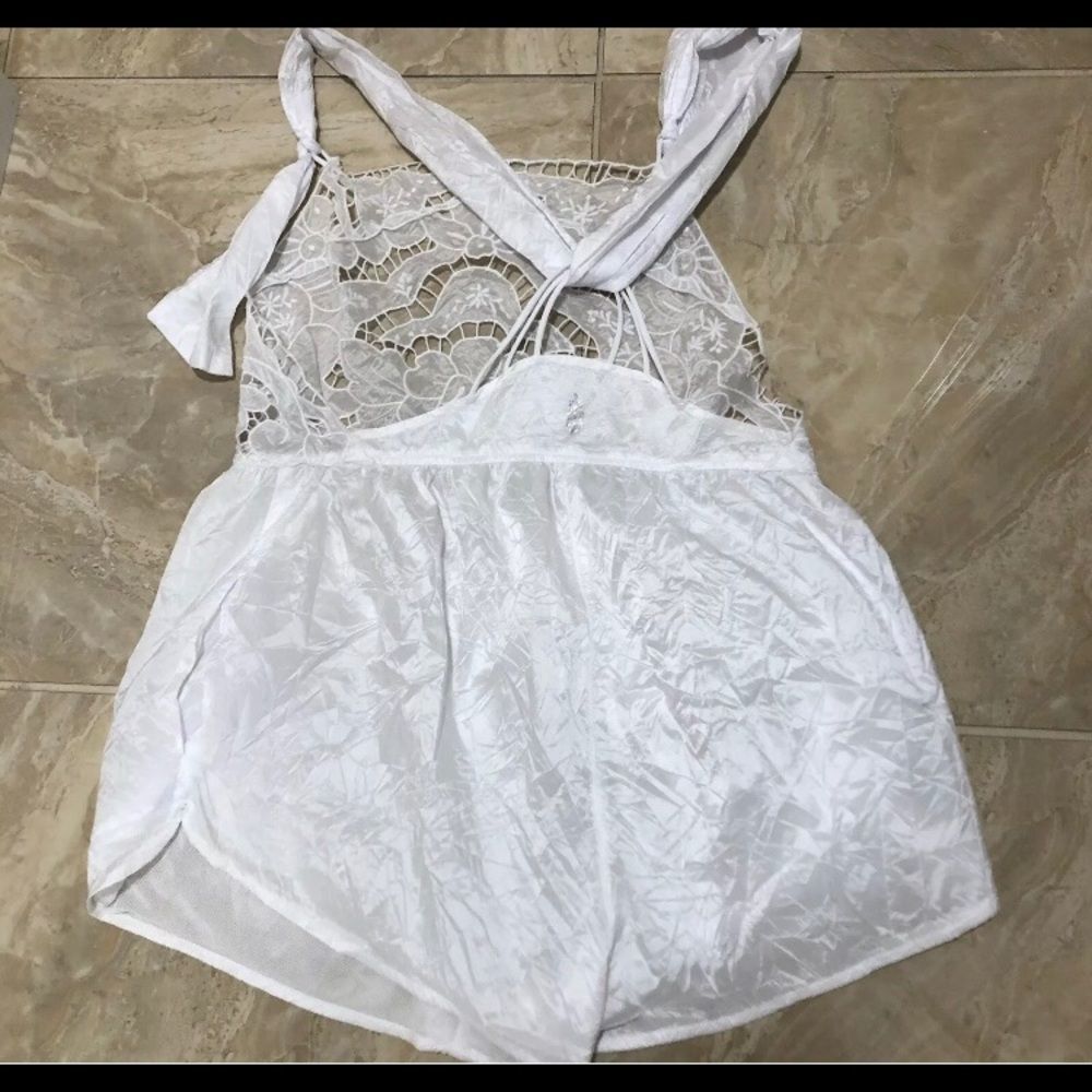 NWOT Free People Movement romper size M - Picture 6 of 7
